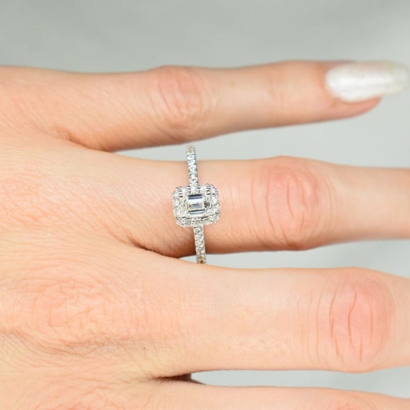 18K White Gold Emerald Diamond Engagement Ring - Wedding Anniversary Birthday - Picture 1 of 7